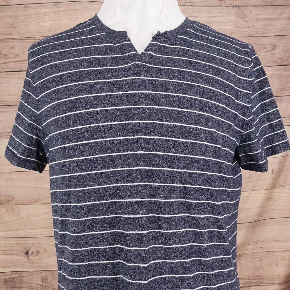 Banana Republic Shirt Mens Large Blue Striped Quick Dry Split Neck Tee T-Shirt